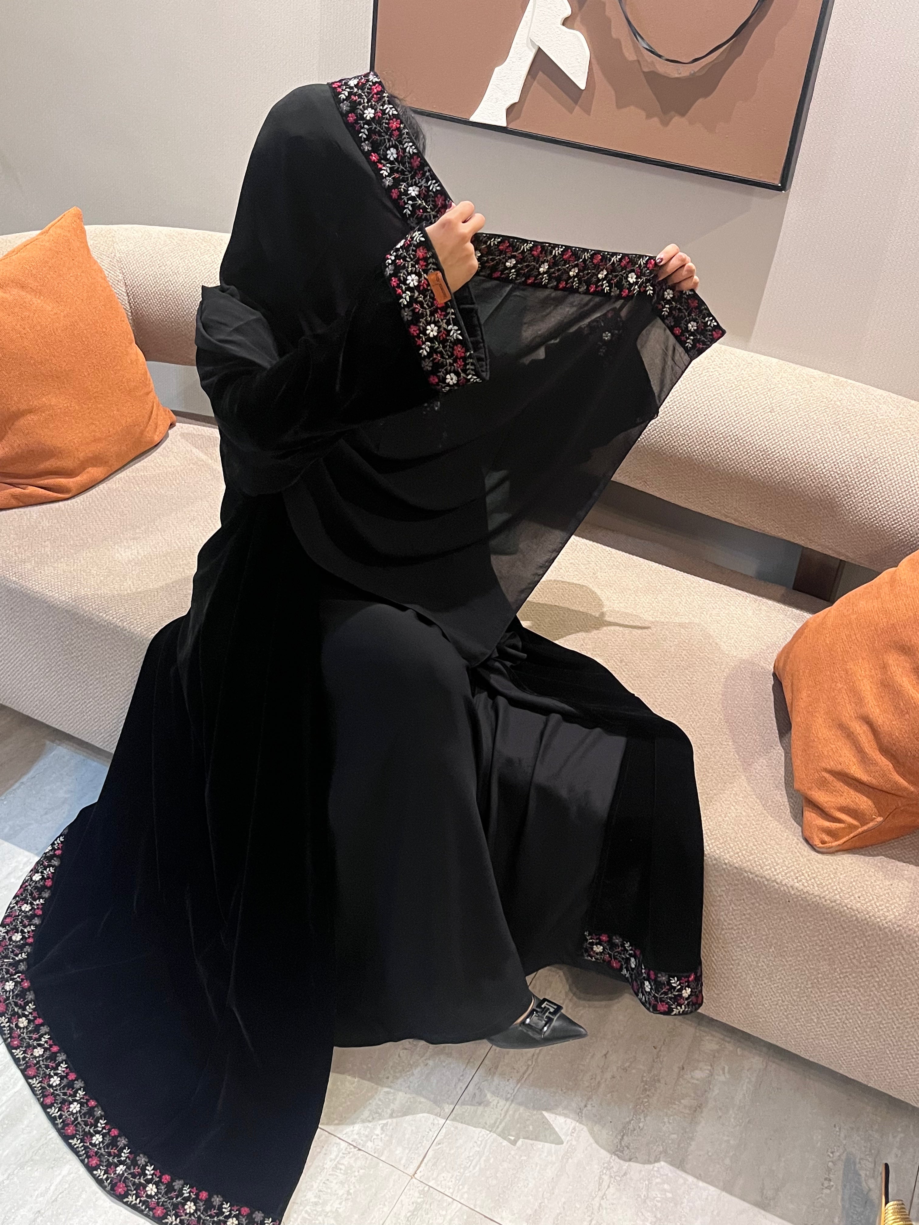 عباية - زهور